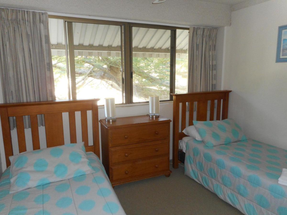 Placid Waters Holiday Apartments Bongaree 외부 사진